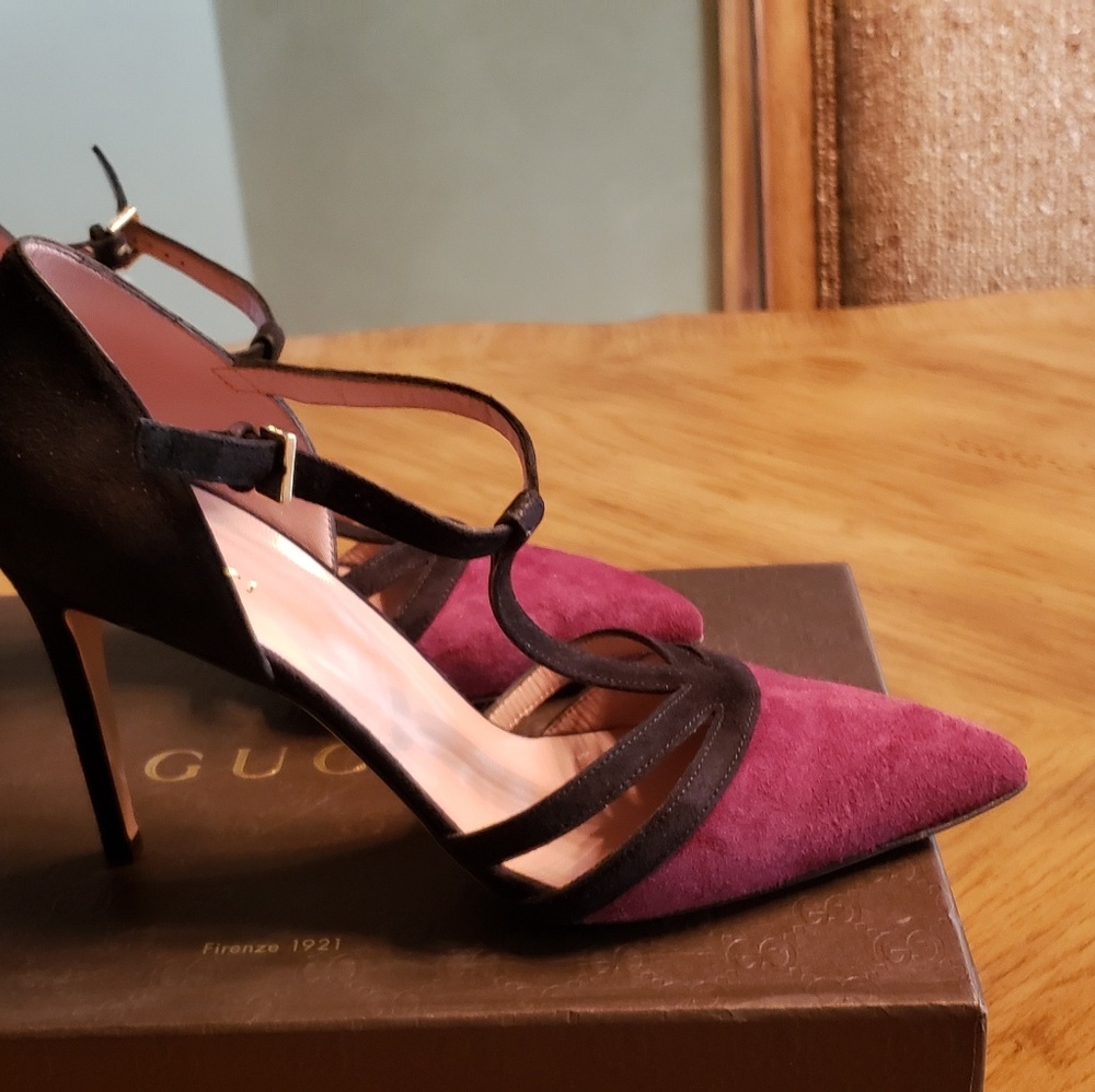 Gucci T Strap Heel - Picture 2 of 5
